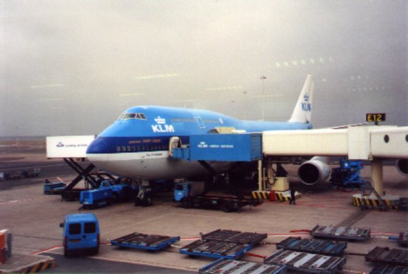 747.jpg (37925 bytes)